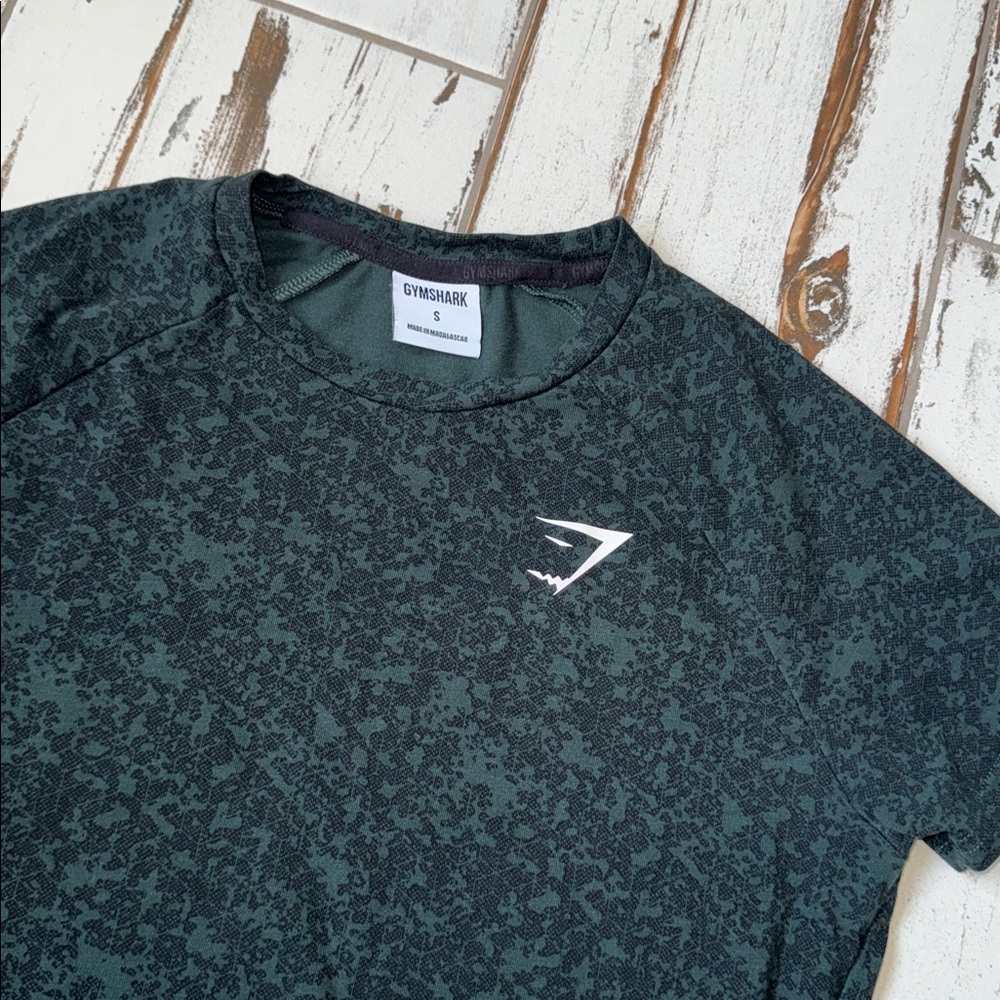 Men’s Gymshark dark charcoal green t shirt